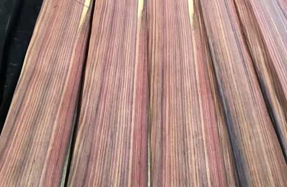 Flat Cut Natural Wood Veneer Sonokeling 8-40cm Breedte